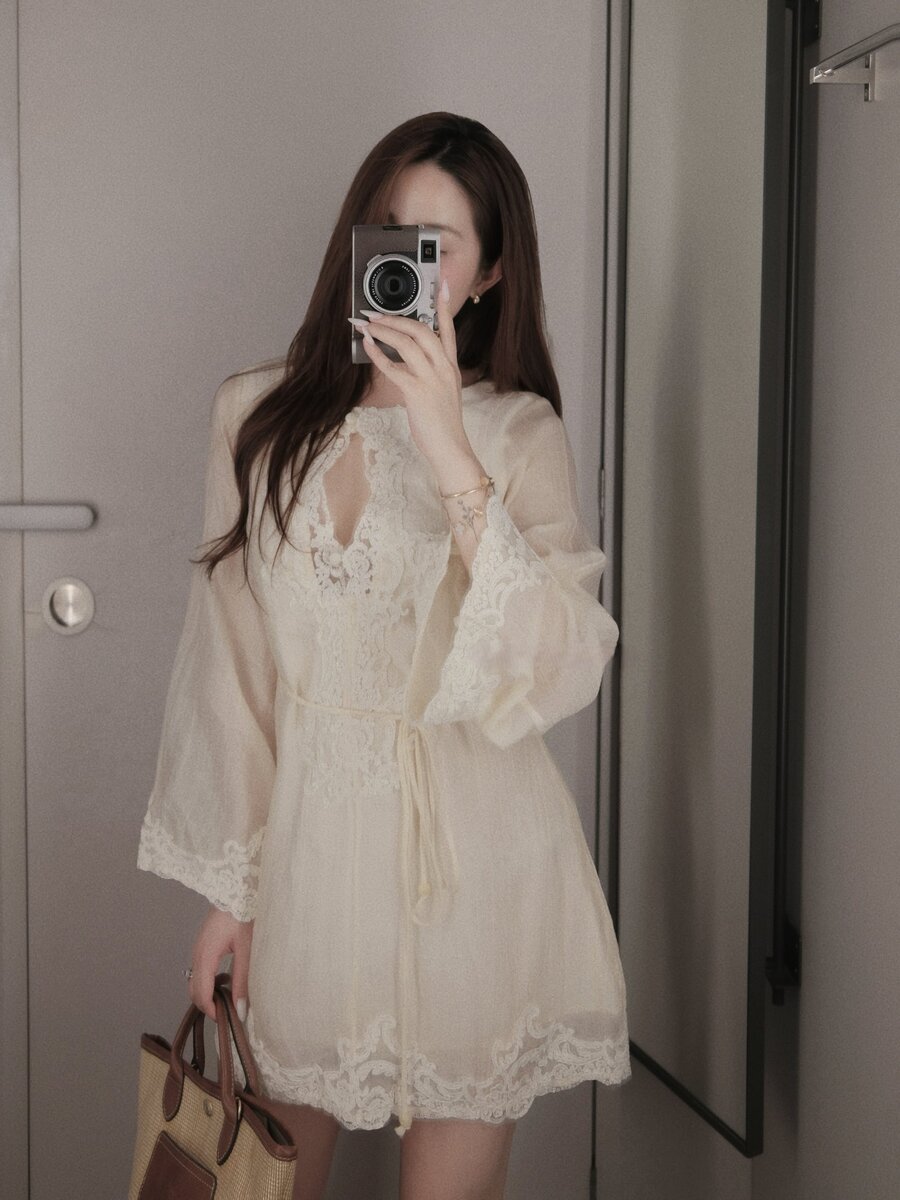 Đầm Tay Bồng Cổ Khoét Chữ V Nhỏ — Ren Thêu Hoa Nổi Khối, Chất Đũi Lụa 2 Lớp - ảnh 1