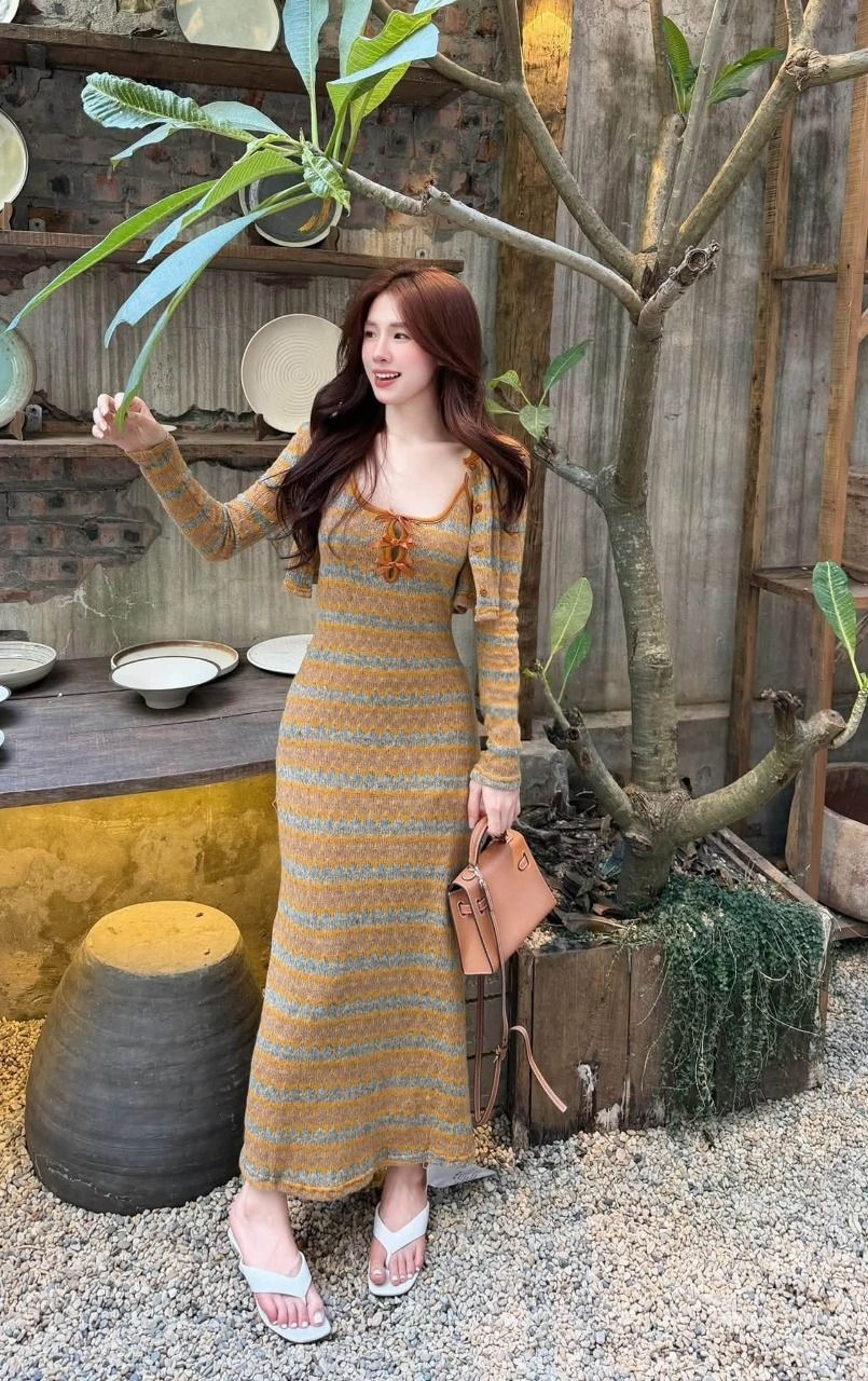 Set Váy Dài Dệt Kim Sọc + Cardigan Lửng - HCOM28165